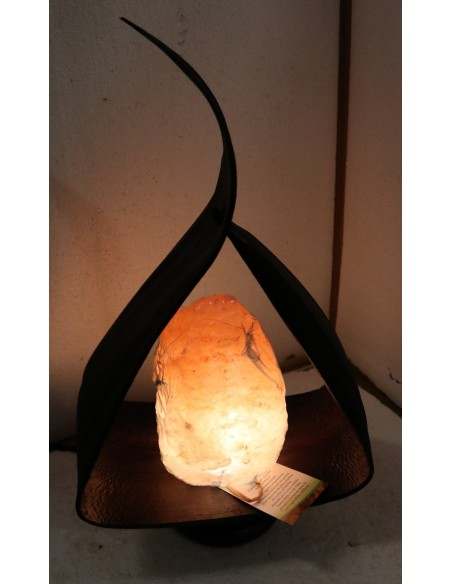 Lampada di sale irripetibile creata in con foglia di cocco a "Goccia" nera