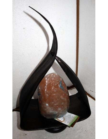 Lampada di sale irripetibile creata in con foglia di cocco a "Goccia" nera