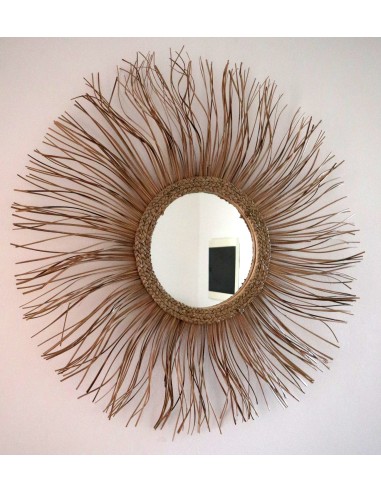 Specchio in rattan naturale a forma di un sole...