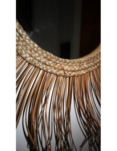 Specchio in rattan naturale a forma di un sole...