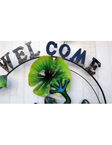 Pannello welcome con una rana in metallo...