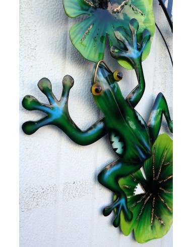 Pannello welcome con una rana in metallo...