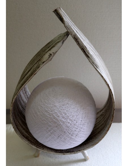 Lampada abatjour in foglia di cocco chiusa bianca decapata palla di cotone a sfera bianca cm 25x13x32h