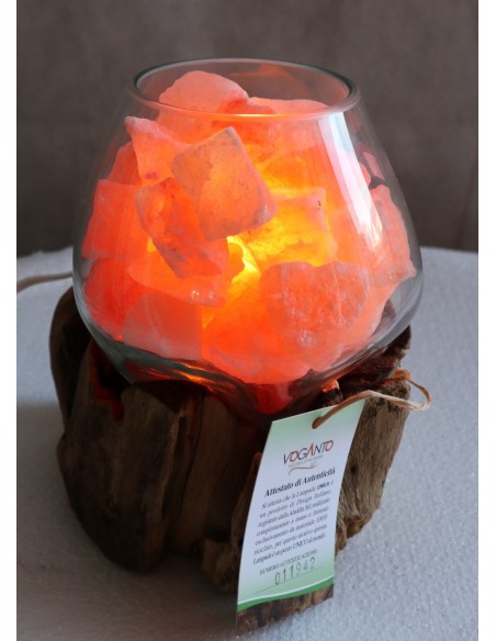 Lampada di sale irripetibile creata in vetro soffiato su legno lasciato naturale salgemma Himalaya cm 20x18x21 n.11942