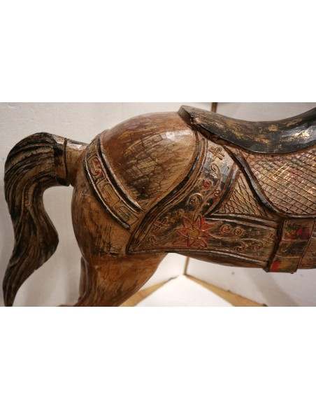 Cavallino a dondolo in legno cavallo creato dipinto a mano marrone ed oro 100x27x98h