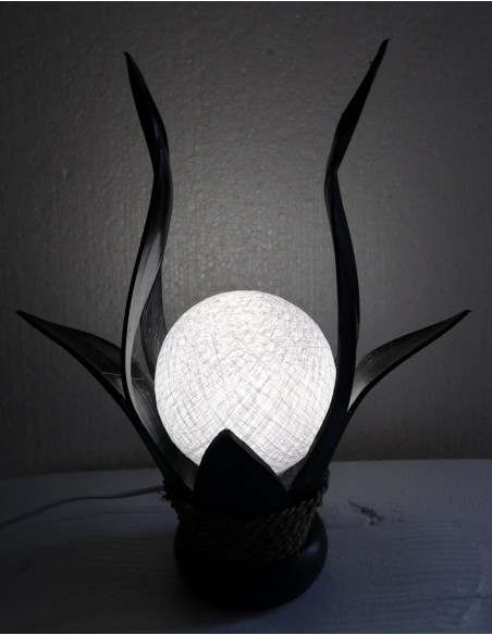 Lampada abatjour in cocco di color nero con sfera di cotone bianca cm 10x18x40h
