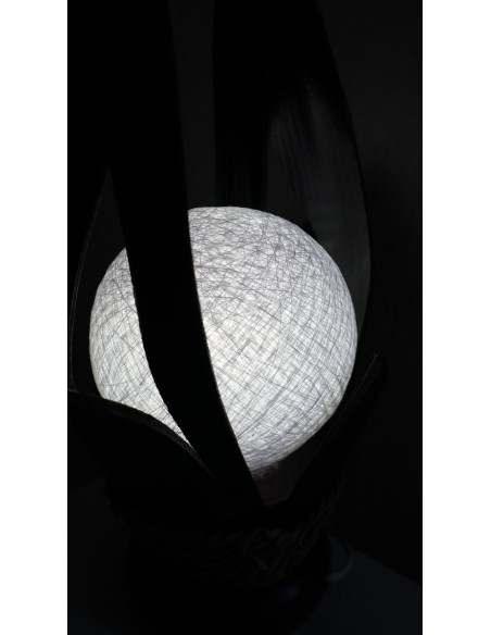 Lampada abatjour in cocco di color nero con sfera di cotone bianca cm 10x18x40h