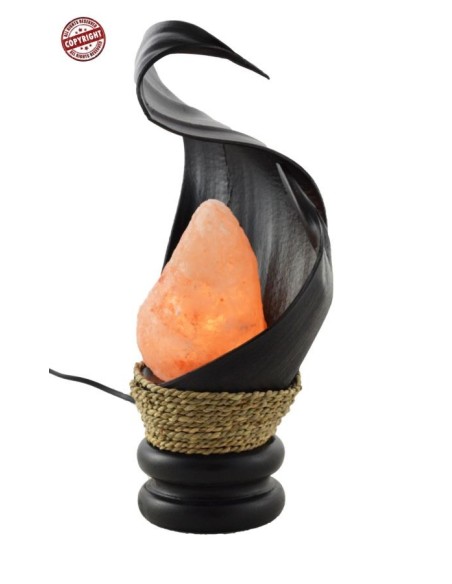 Lampada di sale creata in con foglia di cocco fiamma Voganto nera