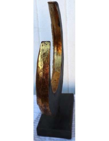 Luna in legno su base intarsiata e dipinta a...