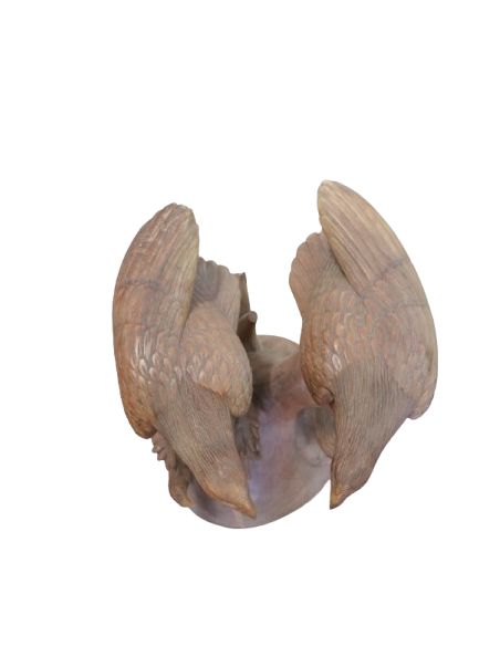 Tavolino Scultura in Teak con Aquile Intagliate – Fatto a Mano in Indonesia Ø60x61cm