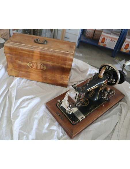 Macchina da cucire Köhler da viaggio con coperchio in legno – fine ‘800/inizio ‘900