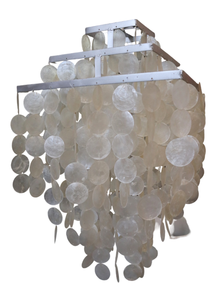 Lampadario in Madreperla Artigianale 40x40x70 cm – Struttura in Metallo, Fatto a Mano in Indonesia