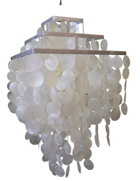 Lampadario in Madreperla Artigianale 40x40x70 cm – Struttura in Metallo, Fatto a Mano in Indonesia