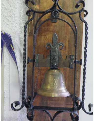 Campana d’ingresso in ottone con cornice in...