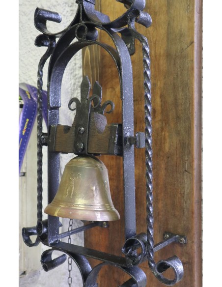 Campana d’ingresso in ottone con cornice in ferro su base di legno — inizio ‘900 (29×36×80 cm)