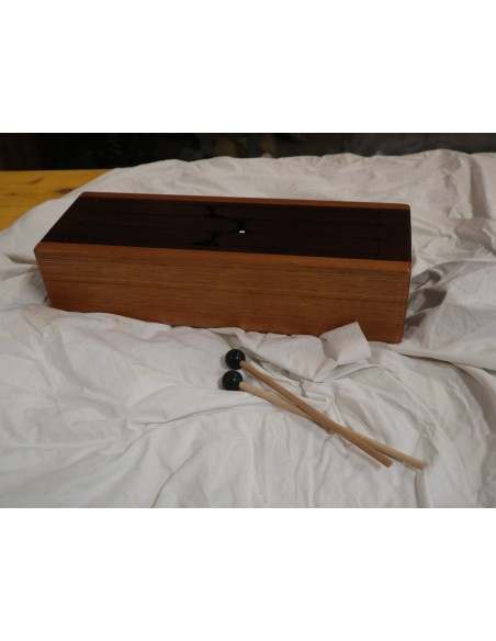 Tongue Drum in Legno Australiano cm 48 × 16 × 12h – Strumento Musicale Artigianale Made in Italy
