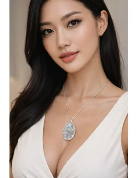 Ciondolo Ovale a Goccia in Cristallo di Rocca con Filo d’Argento – Gioiello Artigianale Elegante e Luminoso
