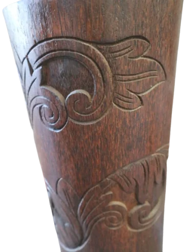 Vaso artigianale in legno di cocco scolpito a...