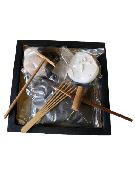 Giardino Zen Giapponese 16x16 cm con Sabbia Nera e Pietre Incise – Base in Pietra Naturale Artigianale