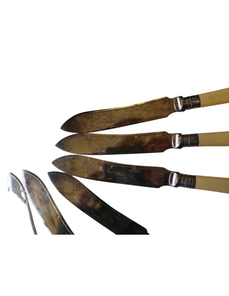 Servizio Posate da Pesce Inglesi Fine ‘800 – Inizio ‘900 – Manici Color Avorio, 6 Forchette e 6 Coltelli Cesellati – Set Antico