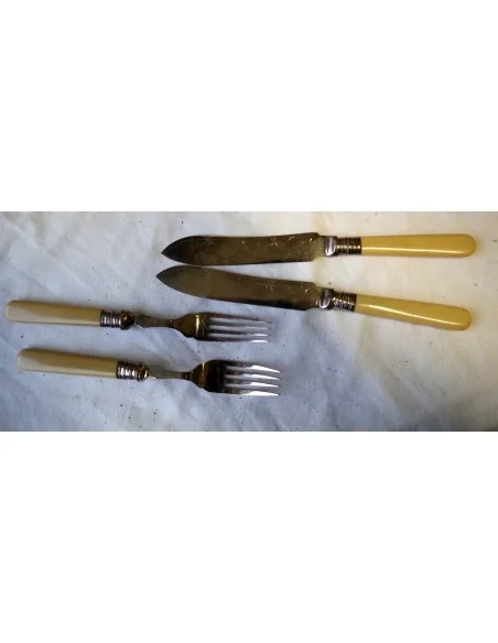 Servizio Posate da Pesce Inglesi Fine ‘800 – Inizio ‘900 – Manici Color Avorio, 6 Forchette e 6 Coltelli Cesellati – Set Antico