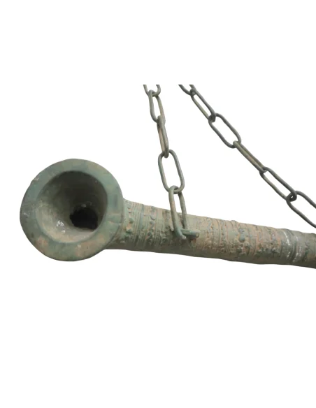 Antica Pipa Indonesiana da Oppio in Bronzo – 93 cm – Oggetto Etnografico Orientale con Catena Decorativa